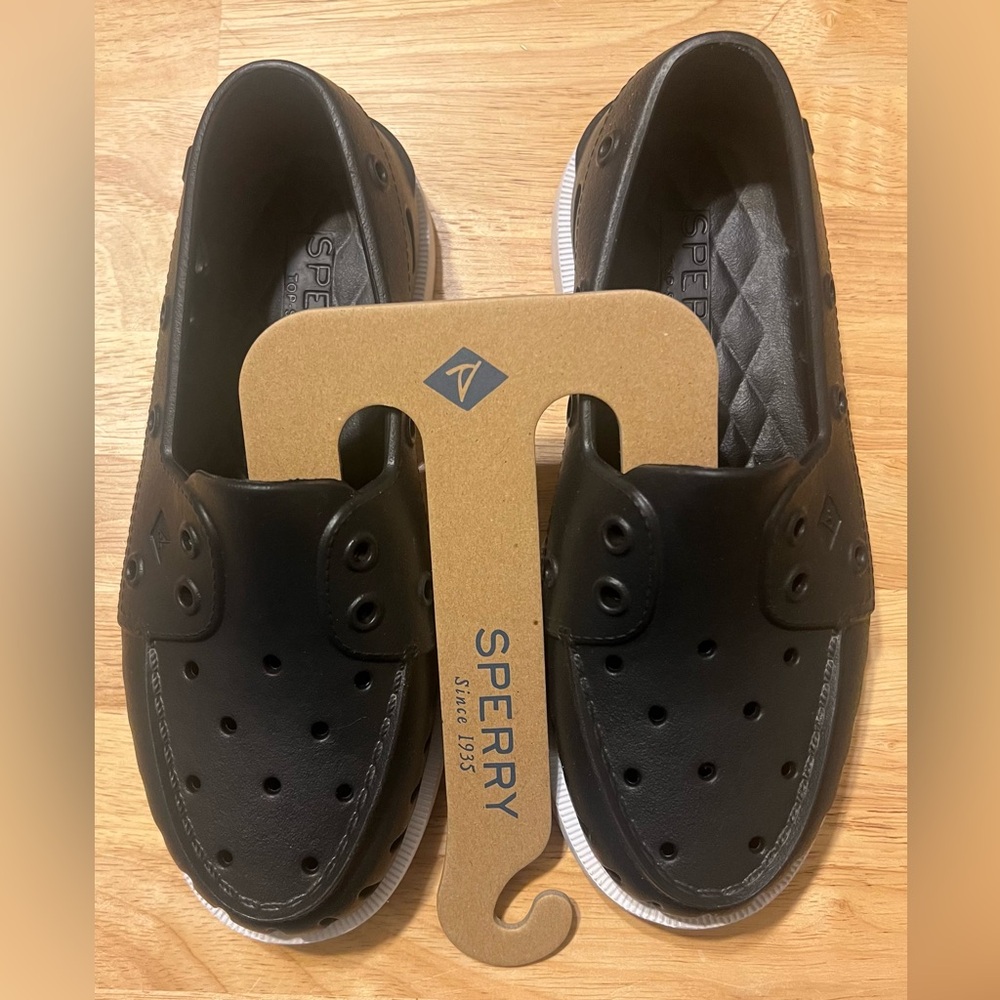 Sperry NIB AO Float Boat  Black women size 6 shoes
